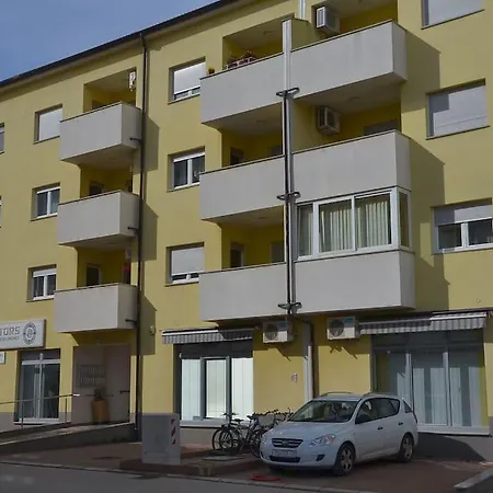 Apartment Ana - Calm, Free Parking, Close To Center Pula