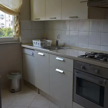 Ana - Calm, Free Parking, Close To Center Apartment Pula