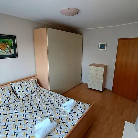 Ana - Calm, Free Parking, Close To Center Apartment