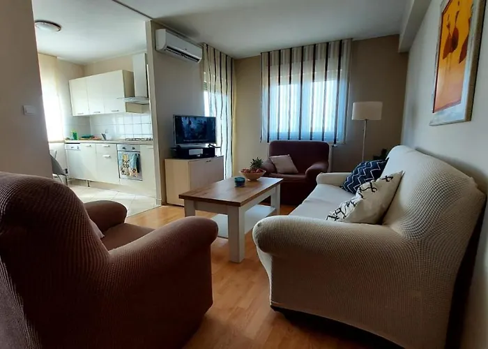 Ana - Calm, Free Parking, Close To Center דירה