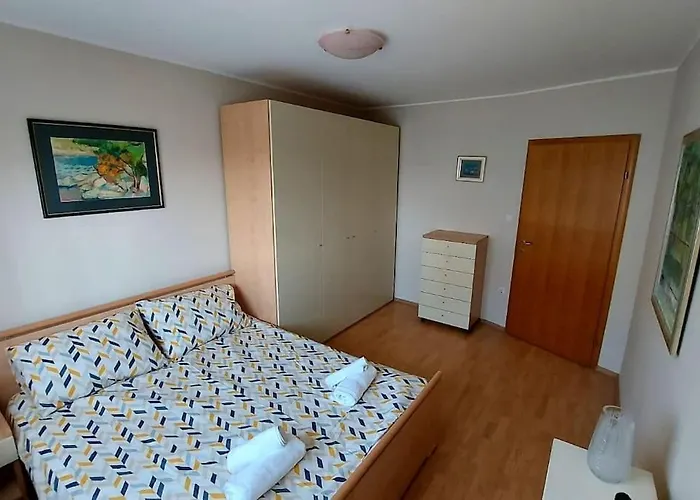 Ana - Calm, Free Parking, Close To Center דירה